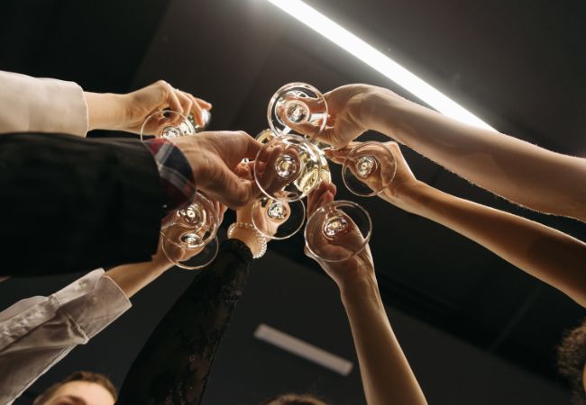 How to Plan a High School Reunion Your Classmates Will Want to Attend